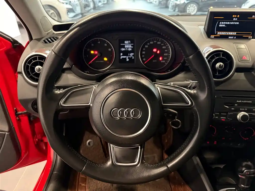 Audi A1 2015 — фото 10