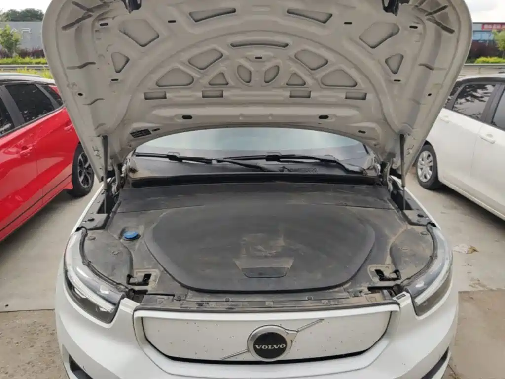 Volvo XC40 New Energy 2022 — фото 20