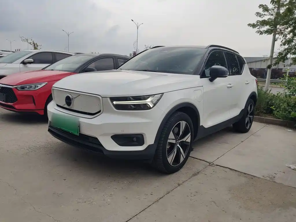 Volvo XC40 New Energy 2022 — фото 1