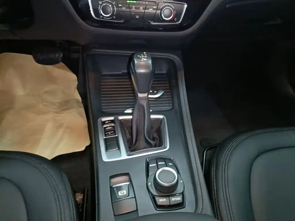 BMW 1 Series 2017 — фото 14