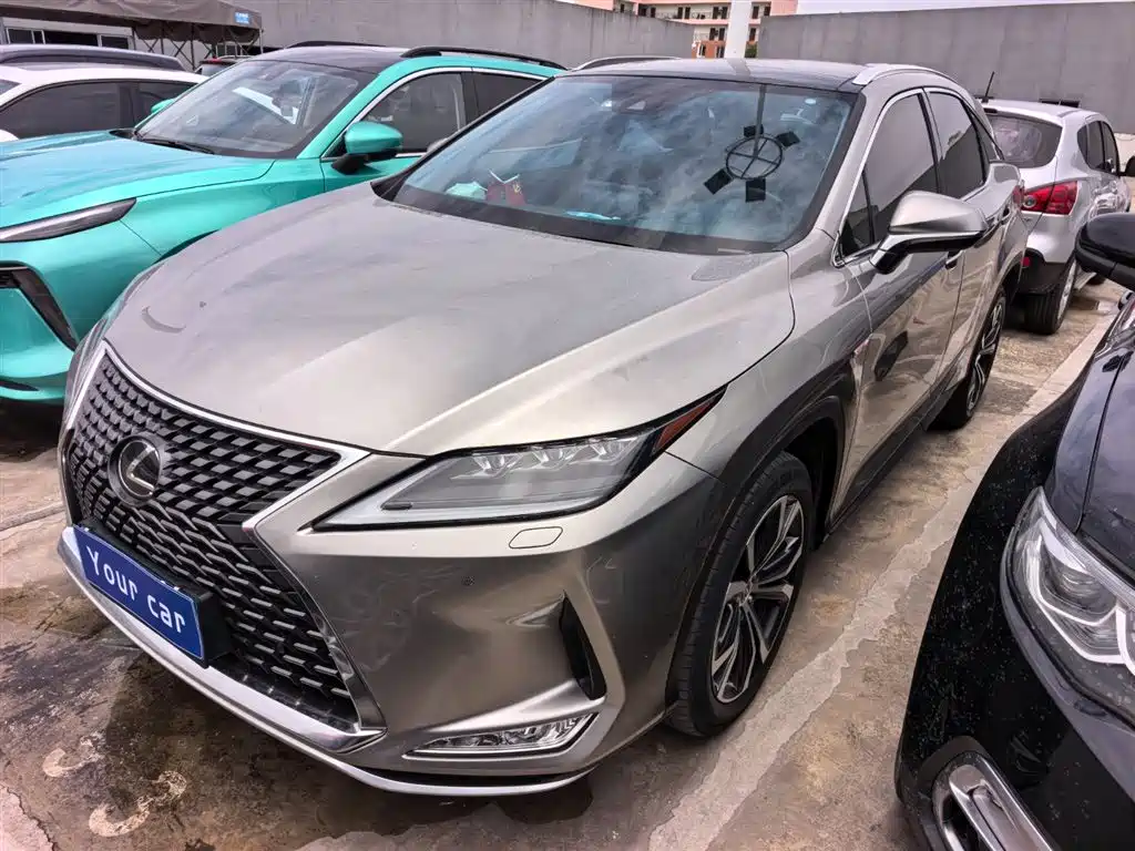 Lexus RX 2022 — фото 1