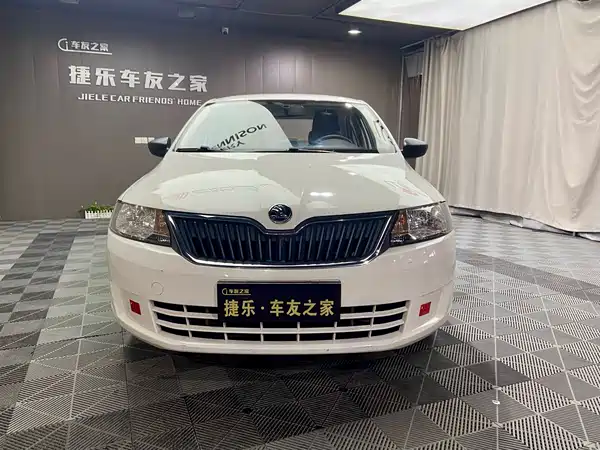 Skoda Rapid 2015