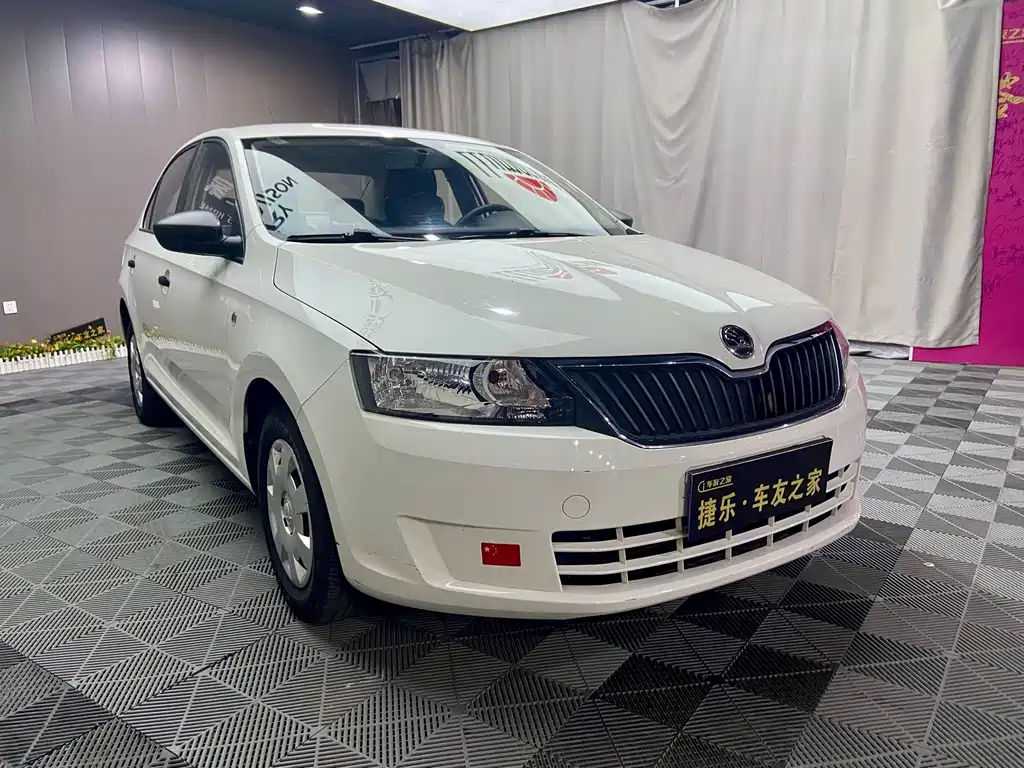 Skoda Rapid 2015 — фото 3