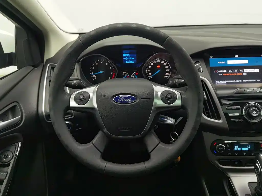 Ford Focus 2015 — фото 11