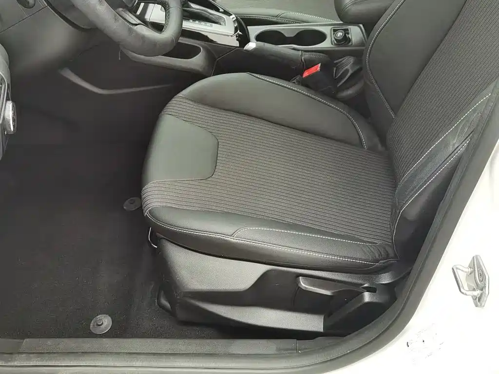 Ford Focus 2015 — фото 20