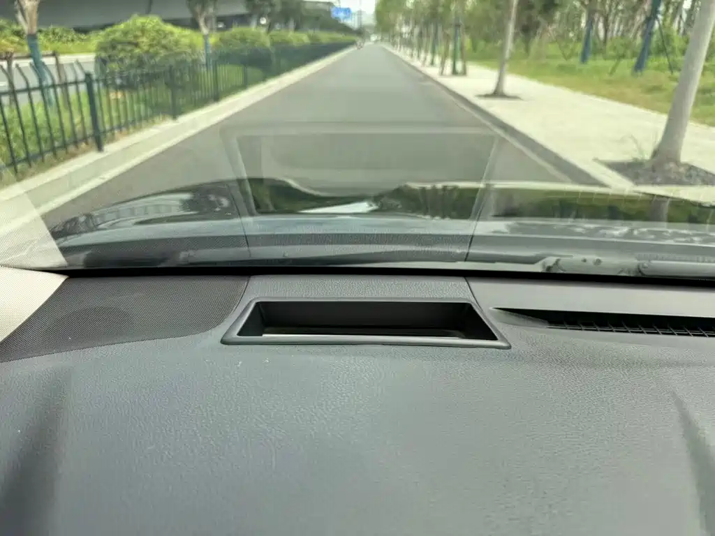 Toyota Camry 2018 — фото 11