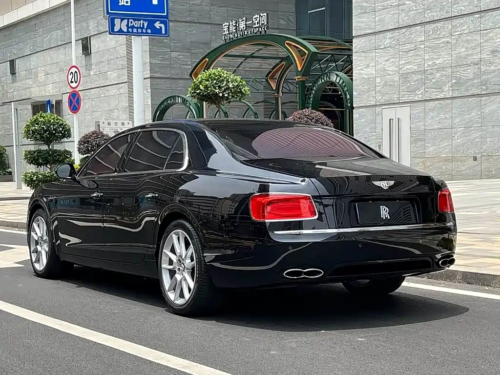 Bentley Flying Spur 2018 — фото 6