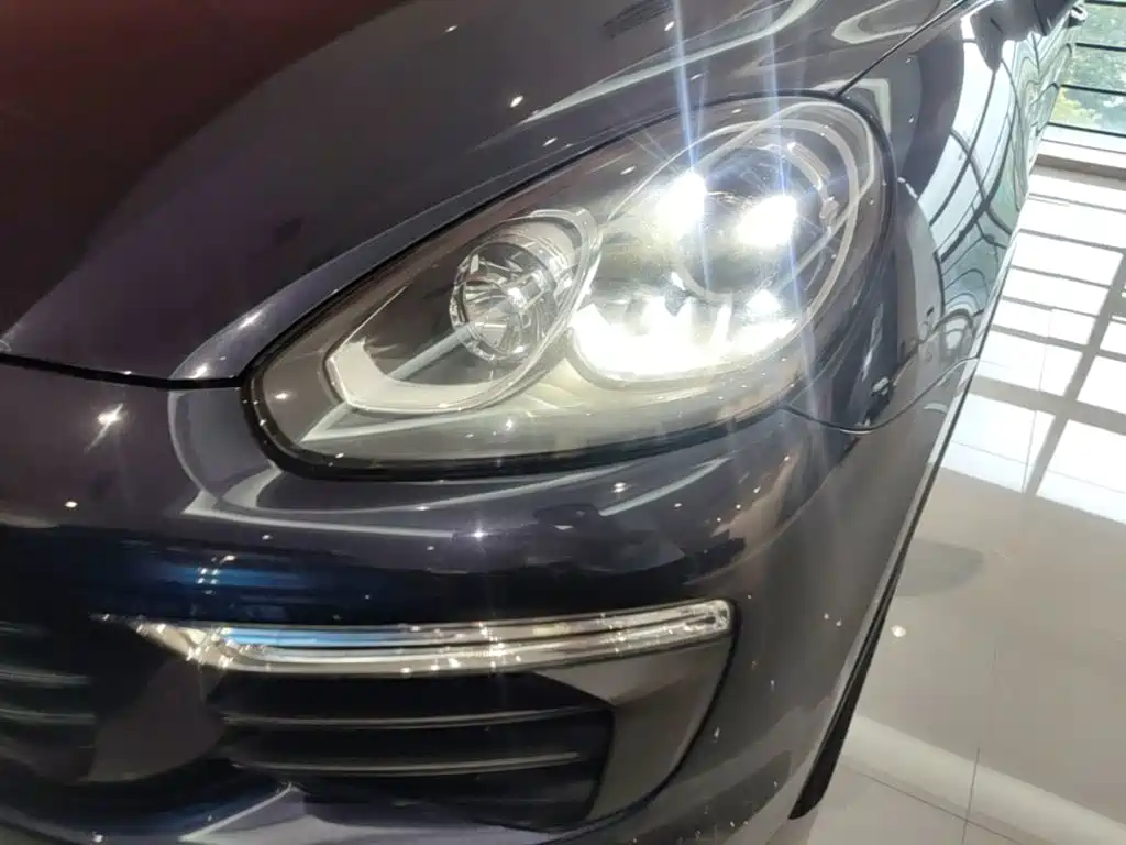 Porsche Cayenne 2017 — фото 24
