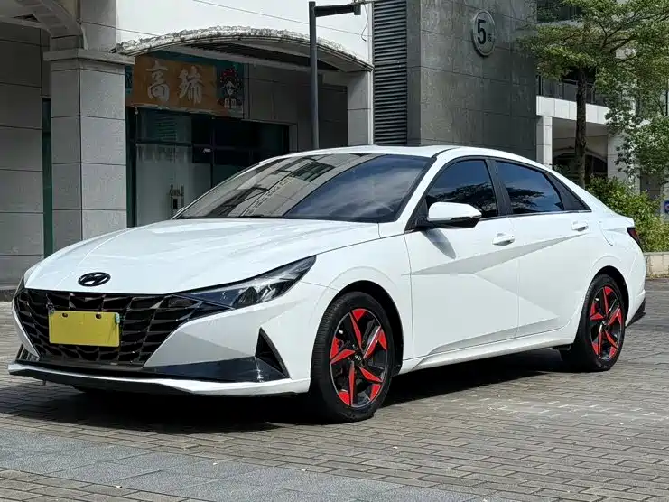 Hyundai Elantra 2022 — фото 1