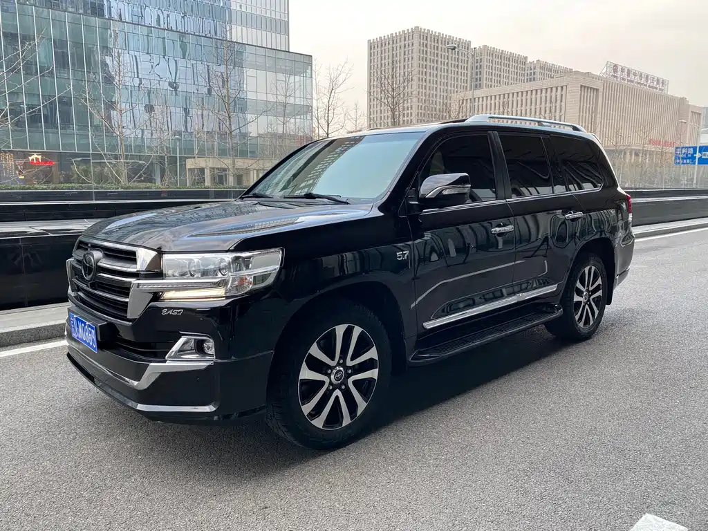 Toyota Land Cruiser 2019 — фото 1