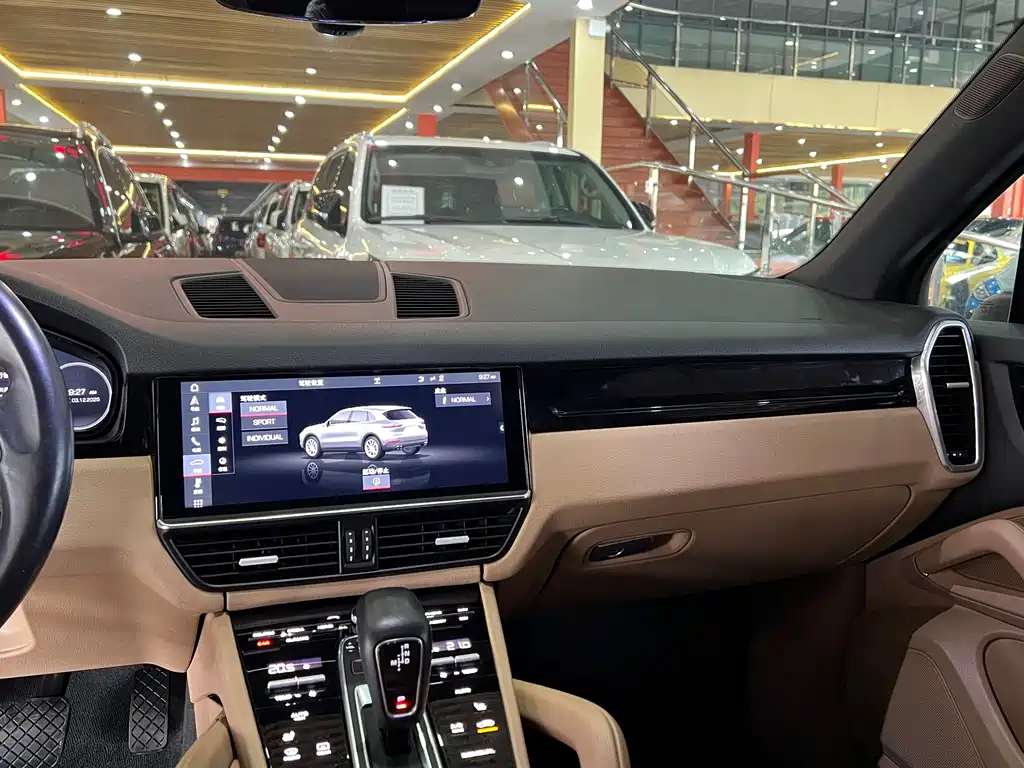 Porsche Cayenne 2018 — фото 13