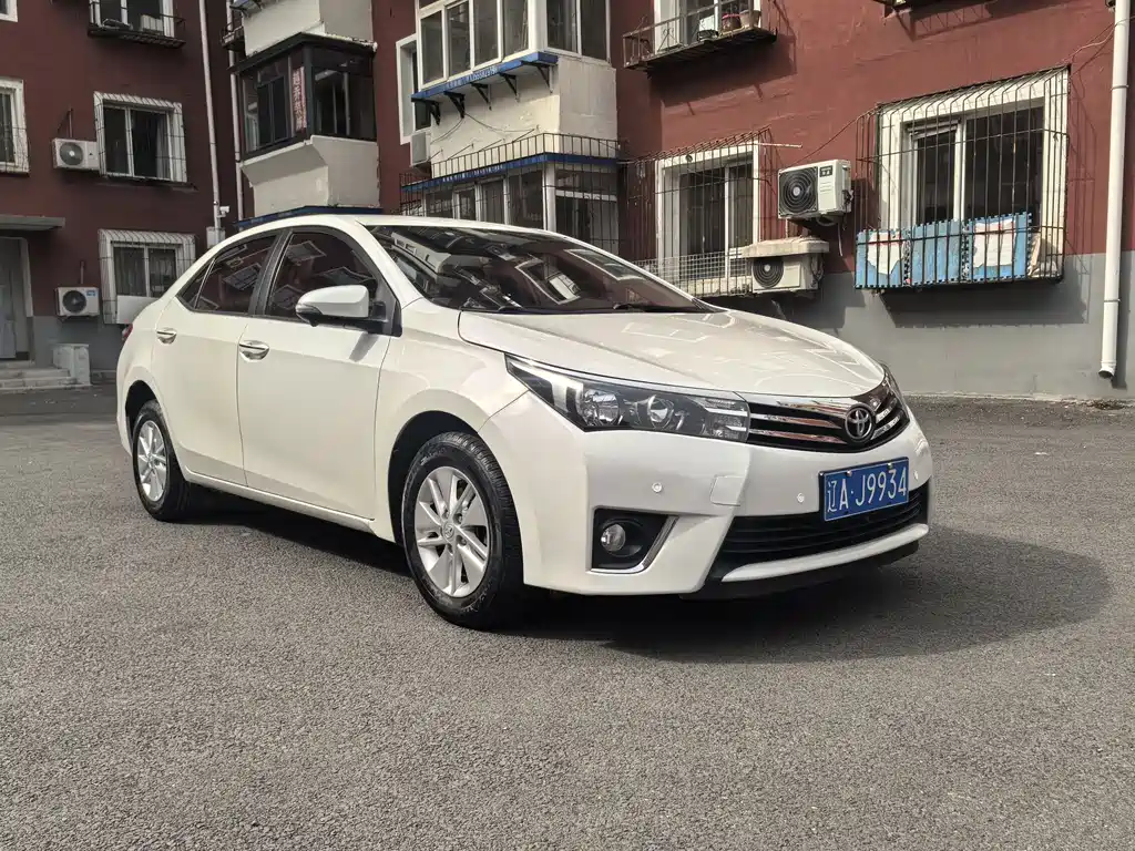 Toyota Corolla 2017 — фото 1