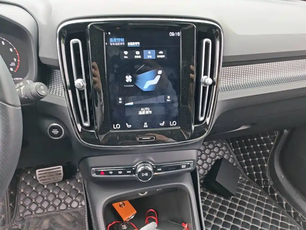 Volvo XC40 2020 — фото 13