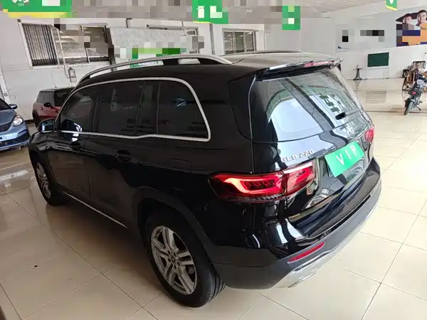 Mercedes-Benz GLB 2023