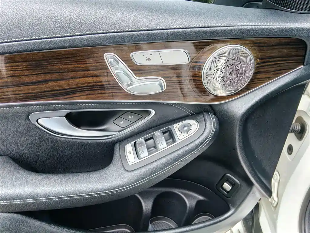 Mercedes-Benz GLC 2018 — фото 10