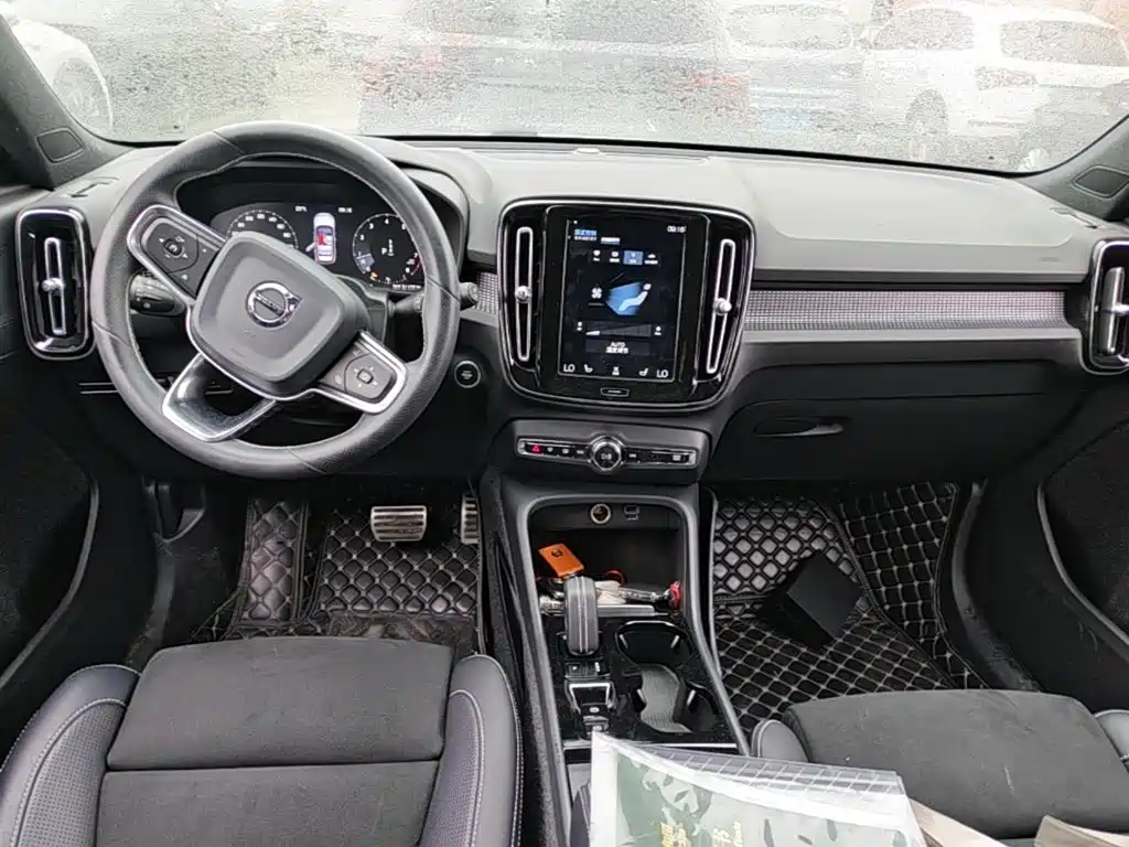 Volvo XC40 2020 — фото 10