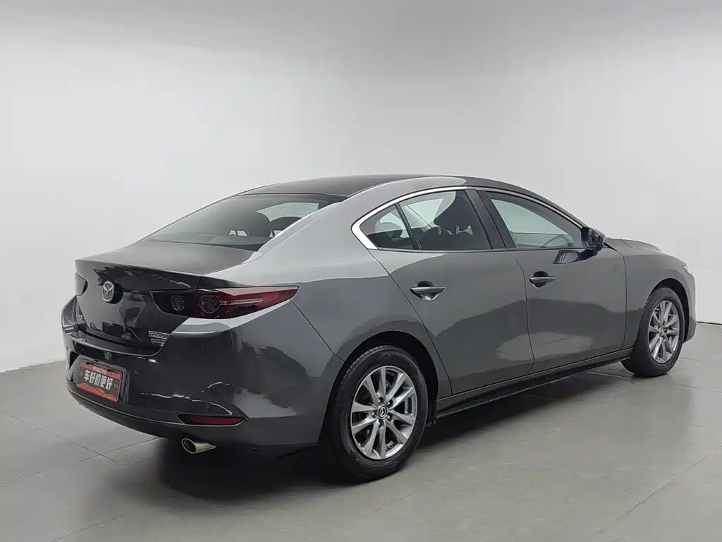 Mazda 3 Axela 2022 — фото 2