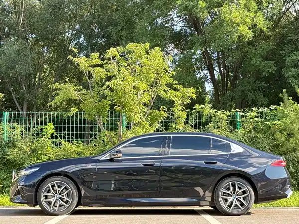 BMW i5 2024
