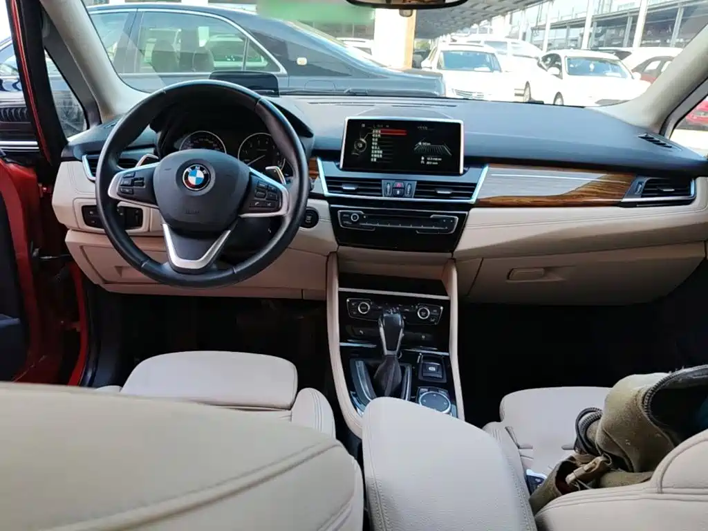 BMW 2 Series Station Wagon 2017 — фото 10