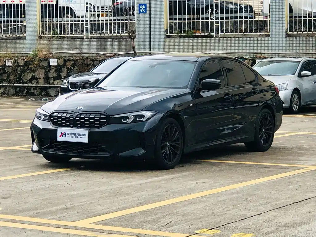 BMW 3 Series 2023 — фото 1