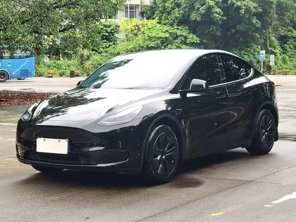 Tesla Model Y 2023 — фото 1