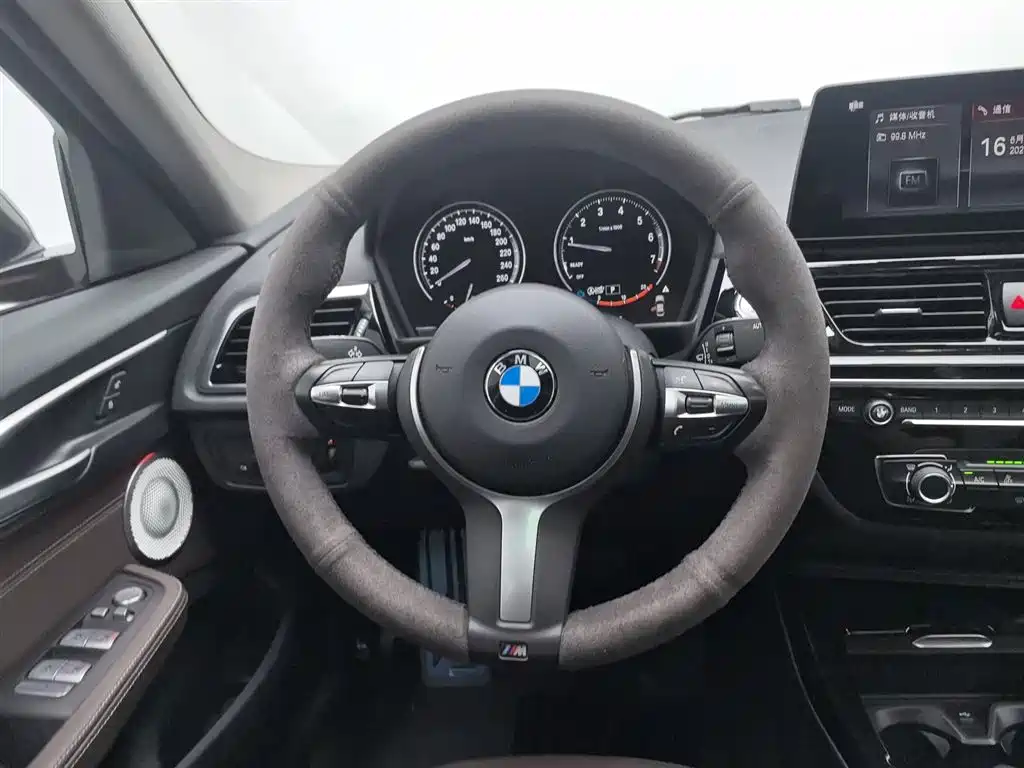 BMW 1 Series 2021 — фото 11