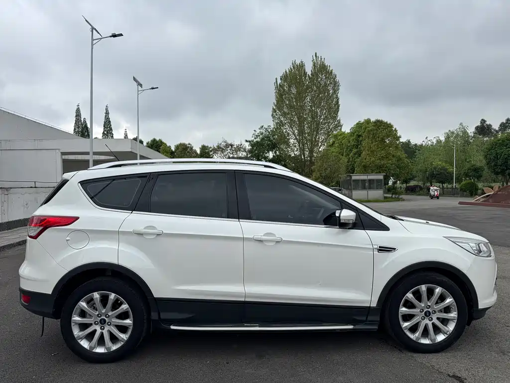 Ford Kuga 2016 — фото 8
