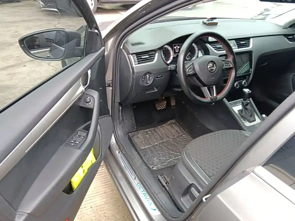 Skoda Octavia 2020 — фото 16