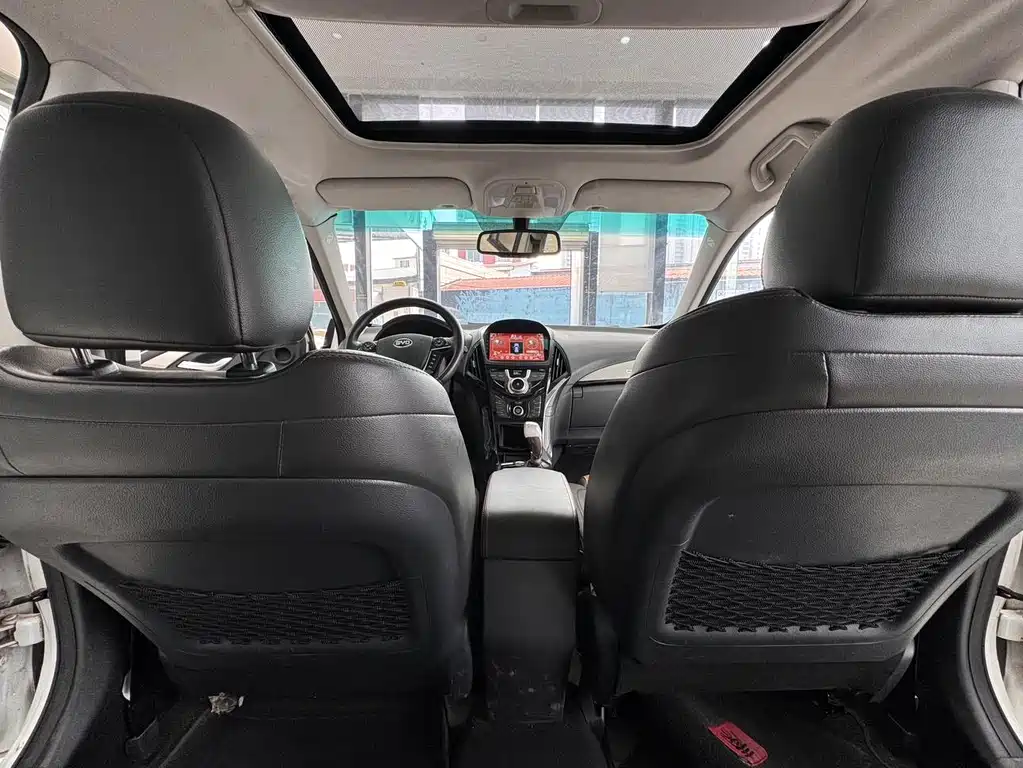 BYD Qin NEV 2015 — фото 16