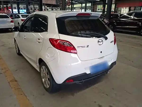 Mazda 2 2015