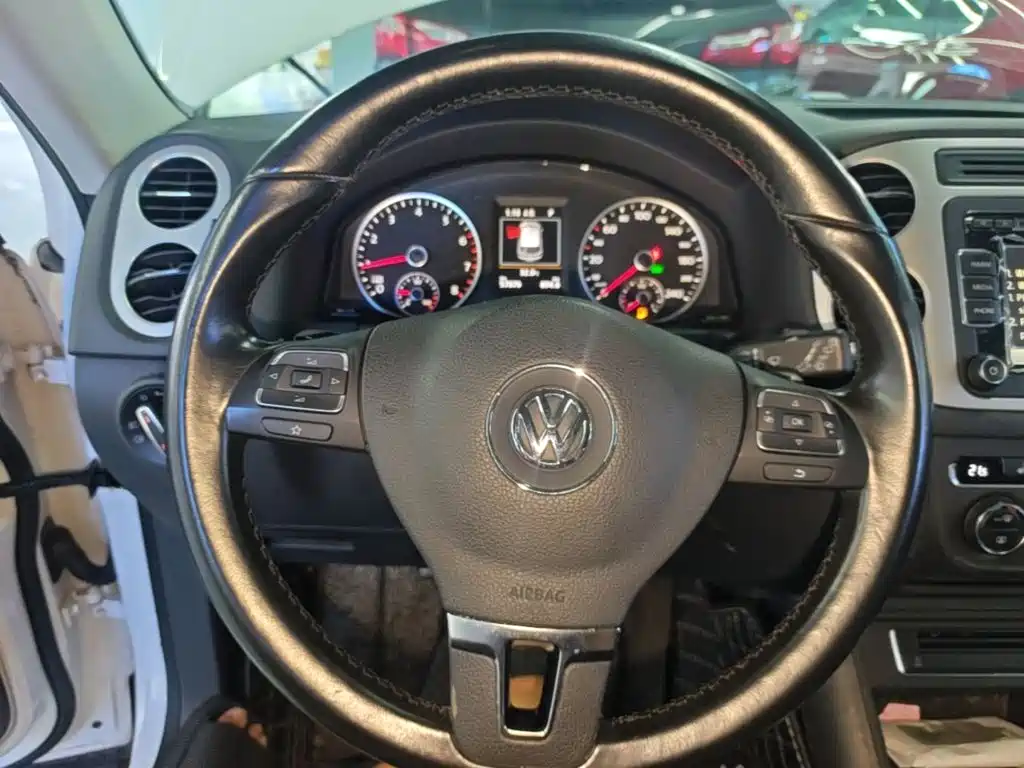 Volkswagen Tiguan 2016 — фото 11
