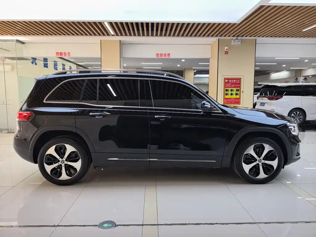 Mercedes-Benz GLB 2023 — фото 16