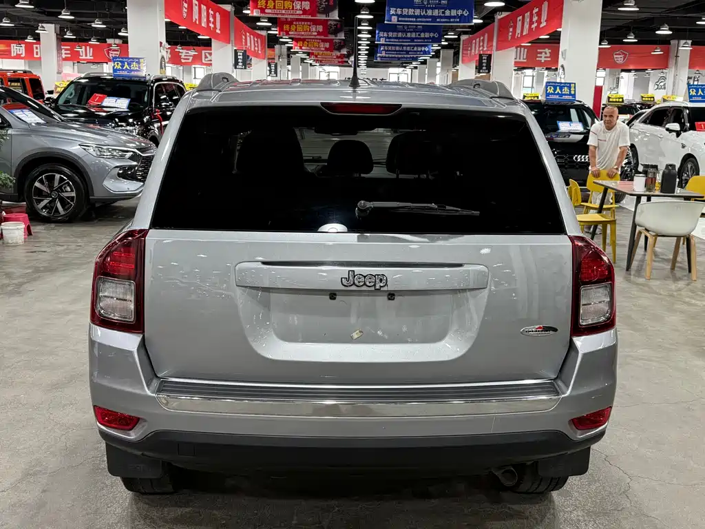 Jeep Compass 2014 — фото 7