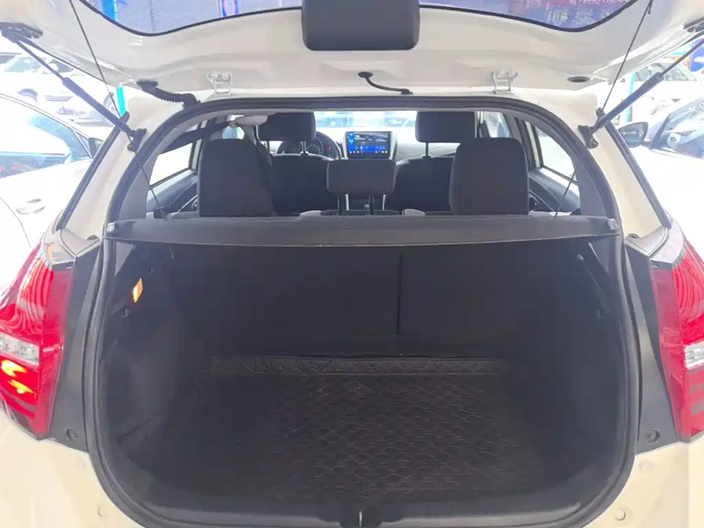 Toyota Yaris L 2019 — фото 19