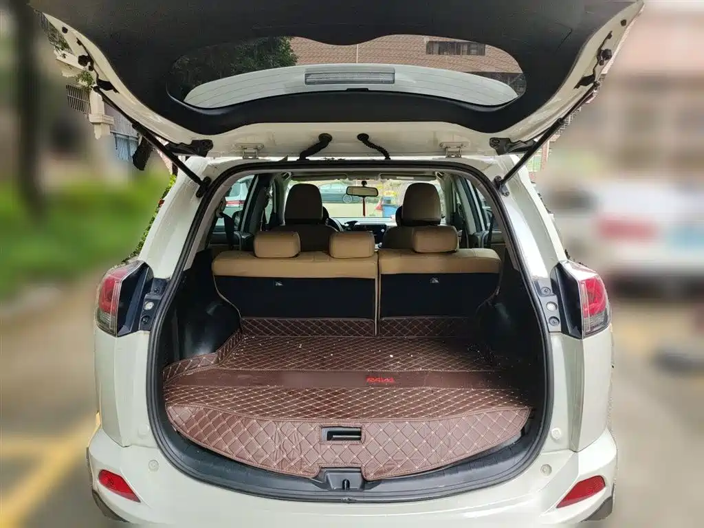 Toyota RAV4 2016 — фото 10