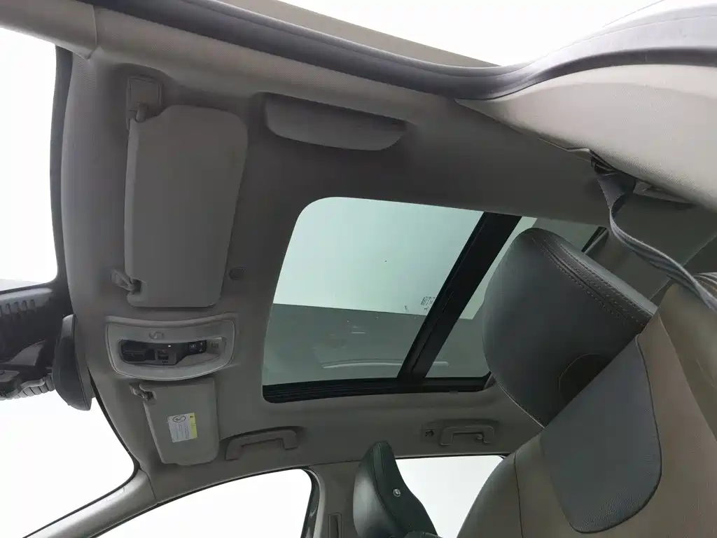 Volvo XC60 2017 — фото 14