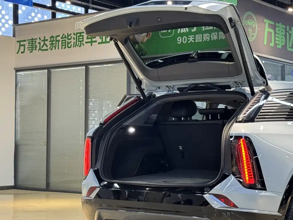 Cadillac IQ Aoge 2024 — фото 19