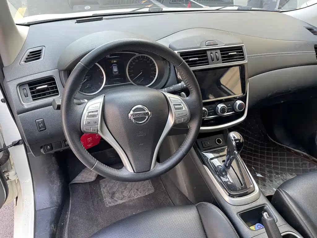 Nissan Tiida 2023