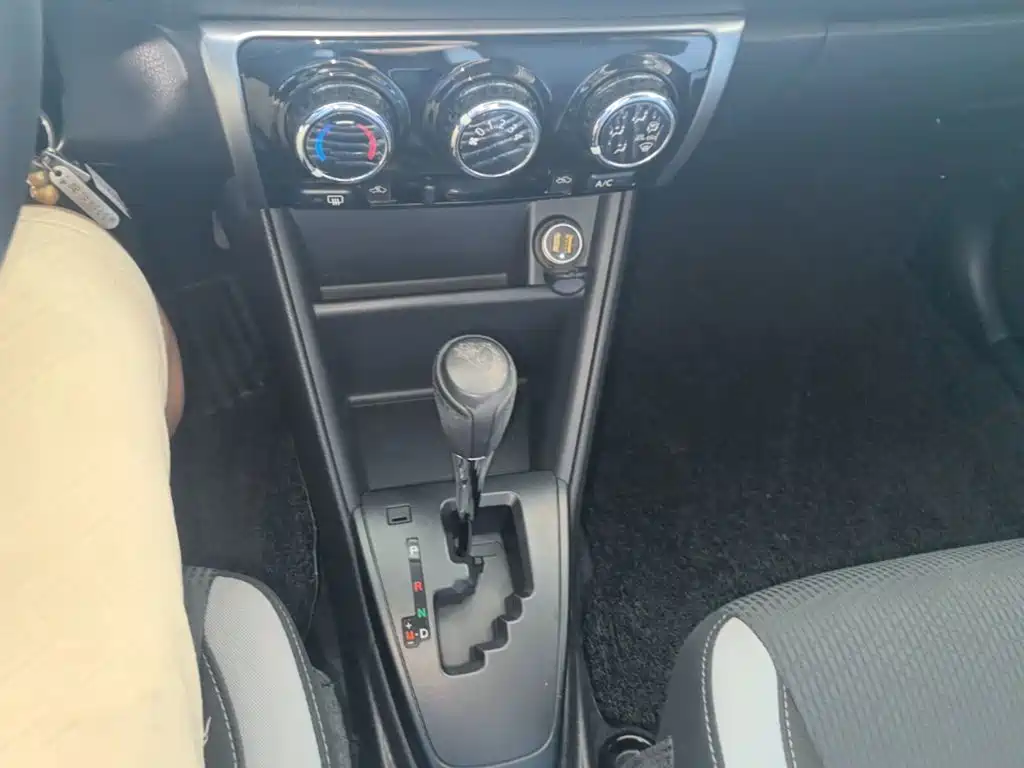 Toyota Yaris L 2019 — фото 14