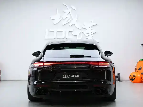 Porsche Panamera 2023