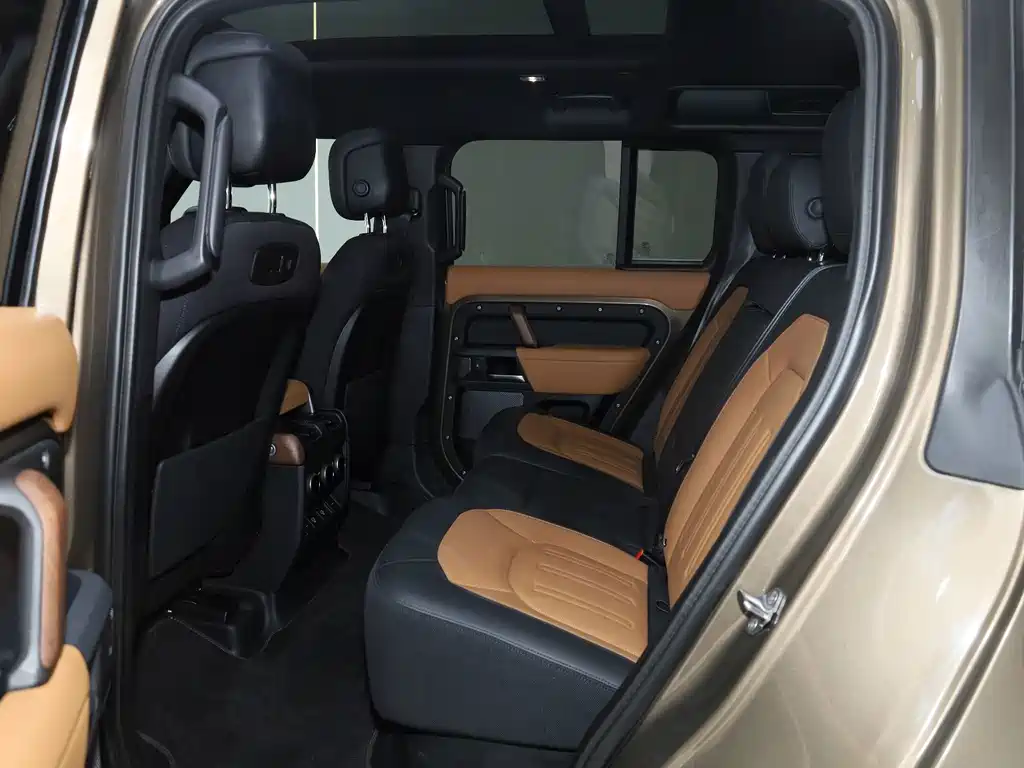 Land Rover Defender 2022 — фото 12