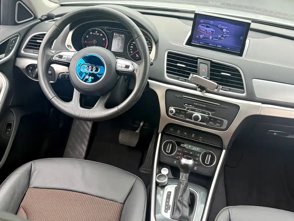 Audi Q3 2016 — фото 18