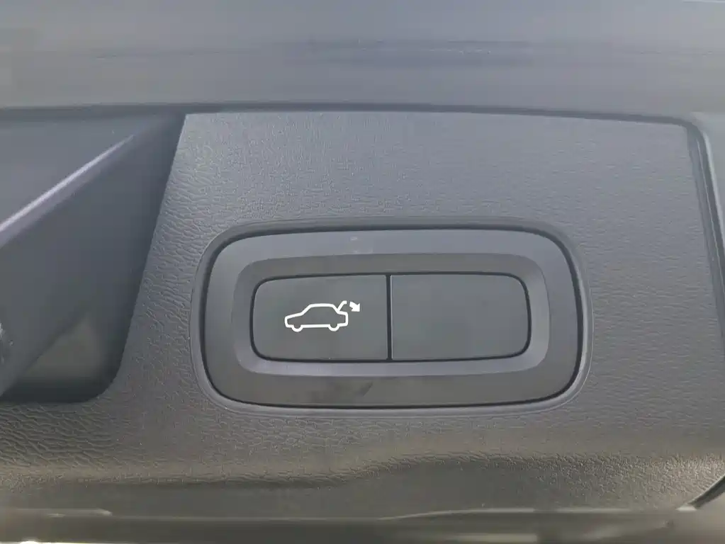 Volvo XC60 2022 — фото 15
