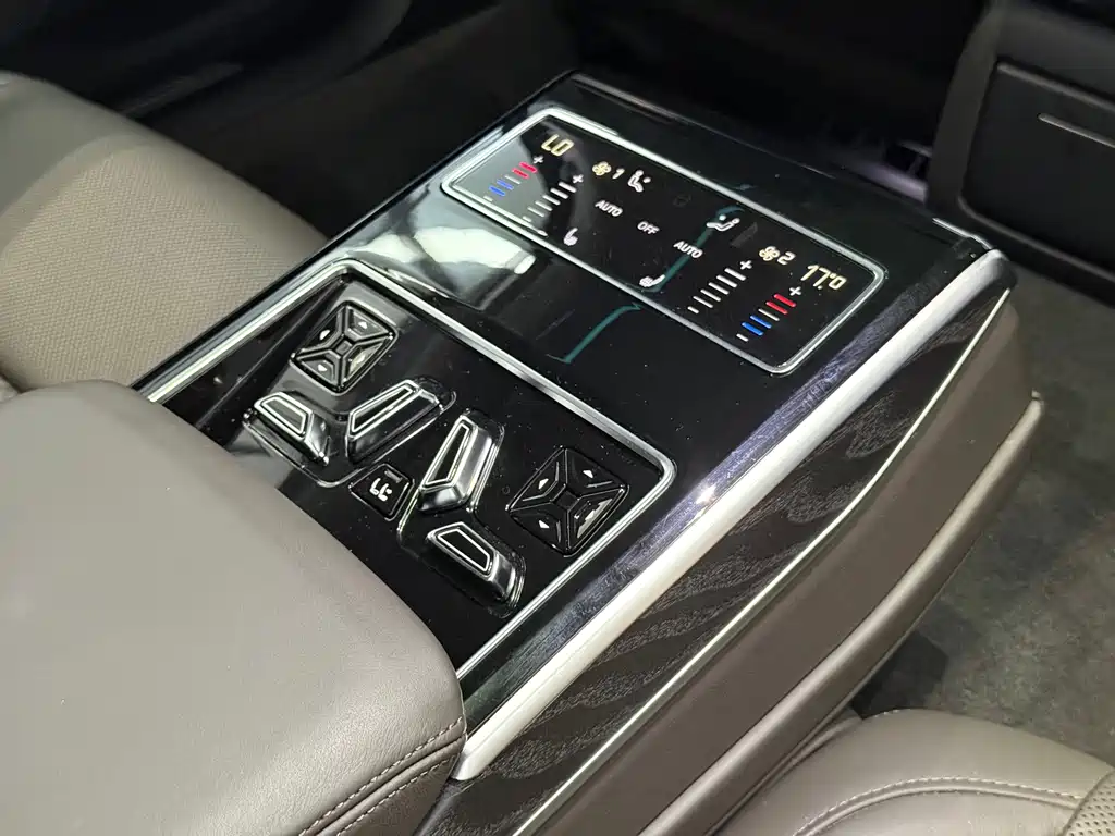 Audi A8 2022 — фото 11