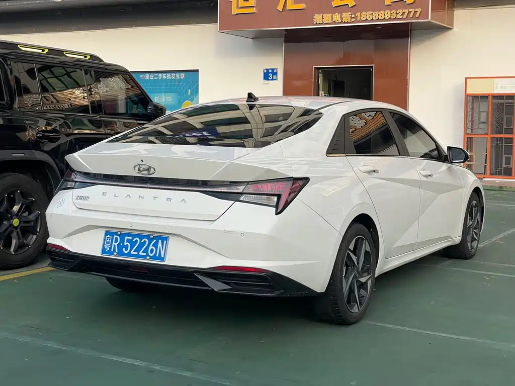 Hyundai Elantra 2023 — фото 10