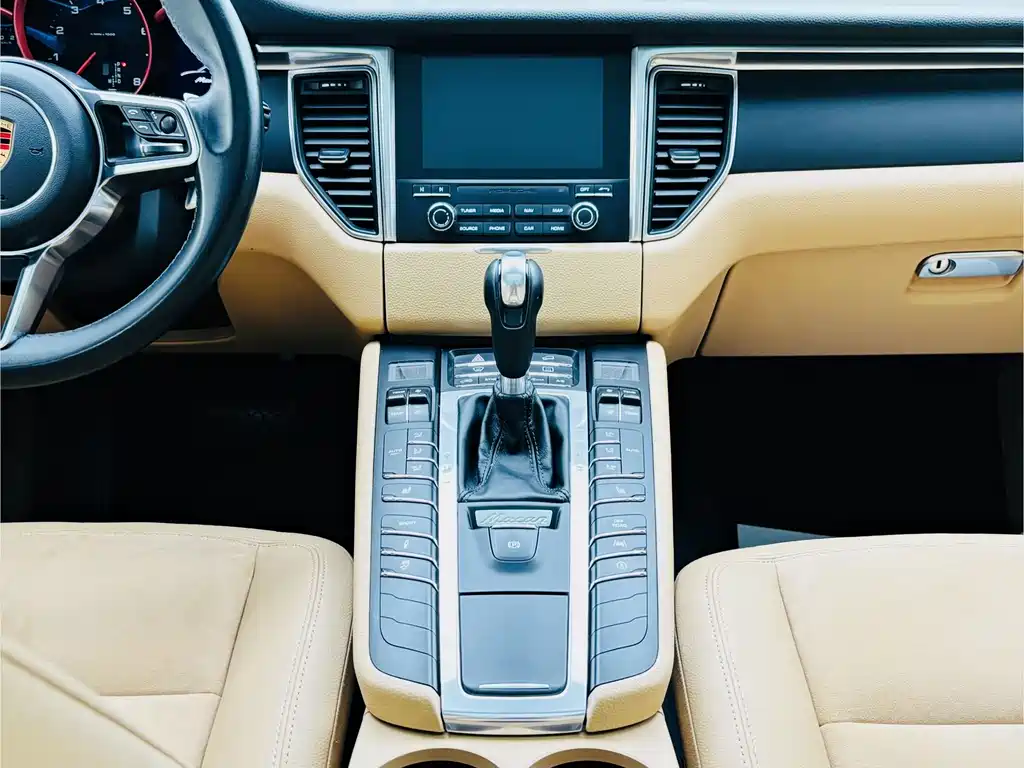 Porsche Macan 2017 — фото 13