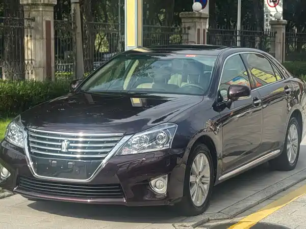 Toyota Crown 2013