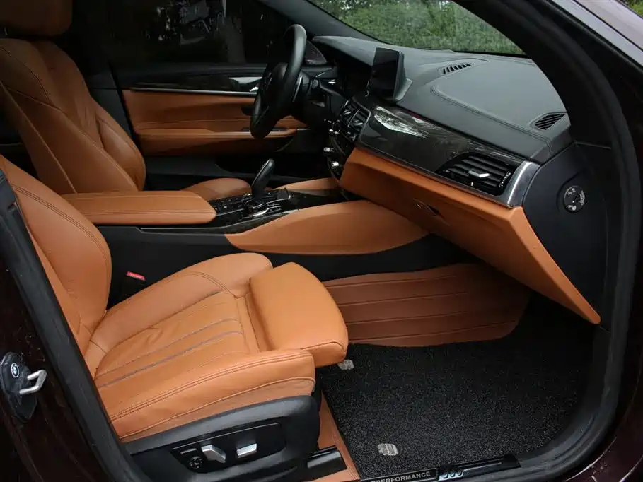 BMW 6 Series GT 2017 — фото 10