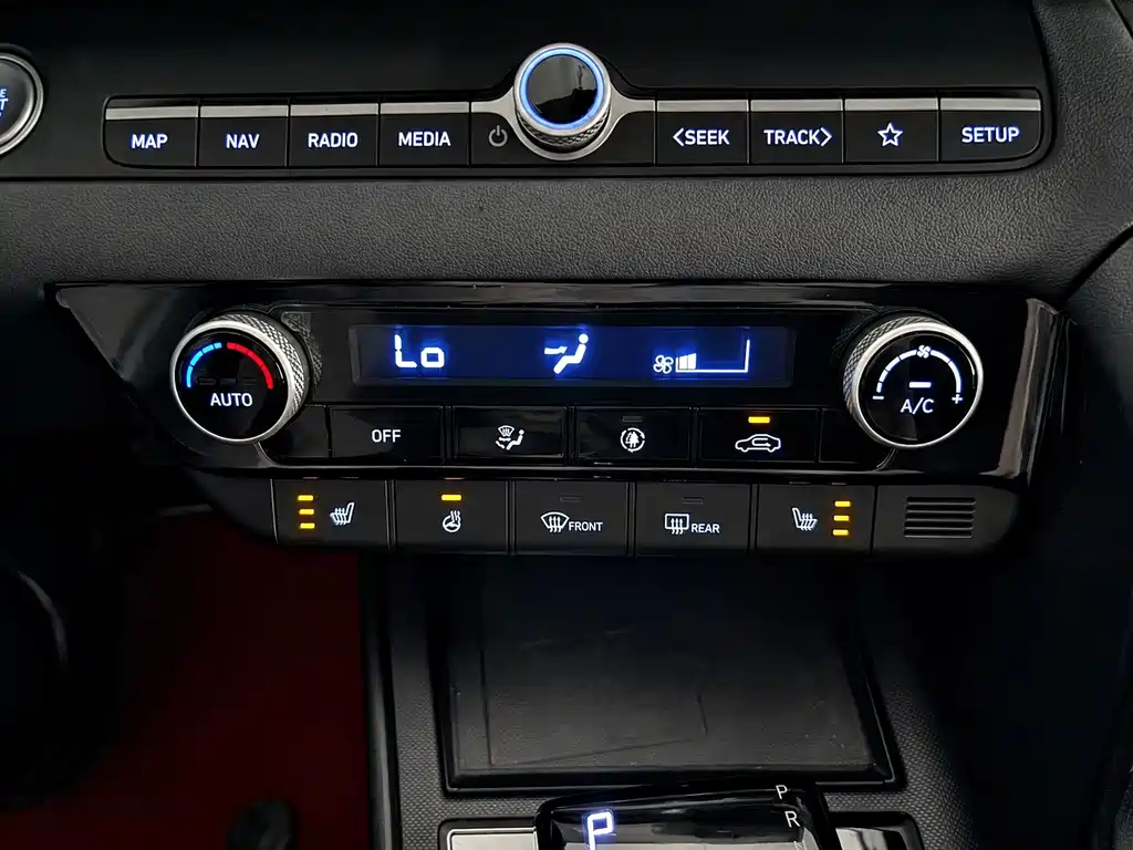 Hyundai Elantra 2023 — фото 16