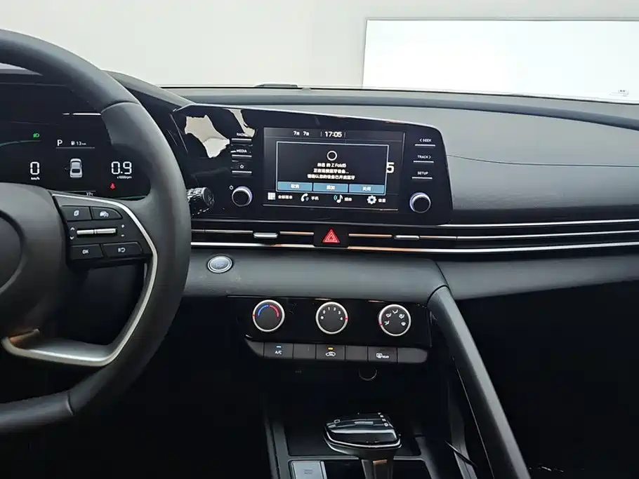 Hyundai Elantra 2025 — фото 13